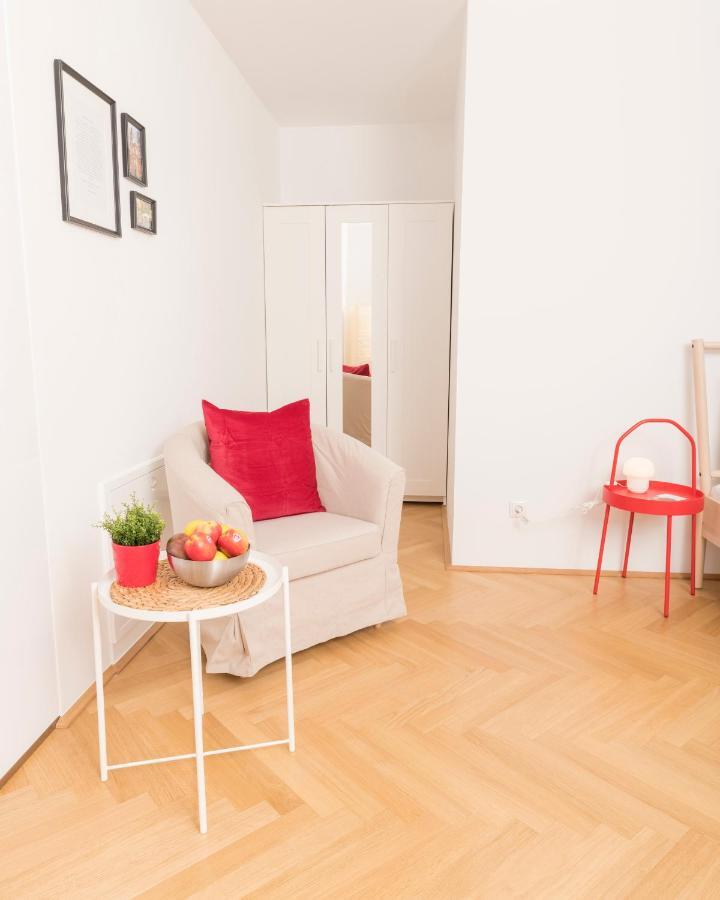 Red Monkey Vienna Apartment Bagian luar foto